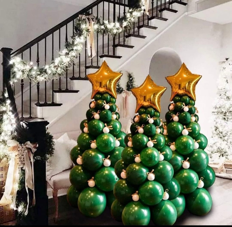Hvordan laver man et juletræ med balloner?